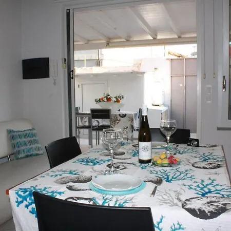 Casa Indipendente Con Cortile