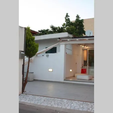 Casa Indipendente Con Cortile 토르톨리