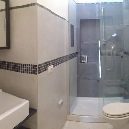 Casa Indipendente Con Cortile