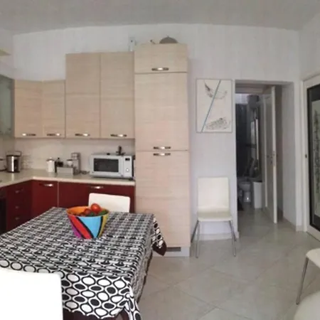 Casa Indipendente Con Cortile Дом отдыха Тортоли
